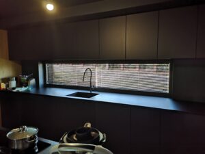 żaluzja drewniana 25 w kuchni - katowice